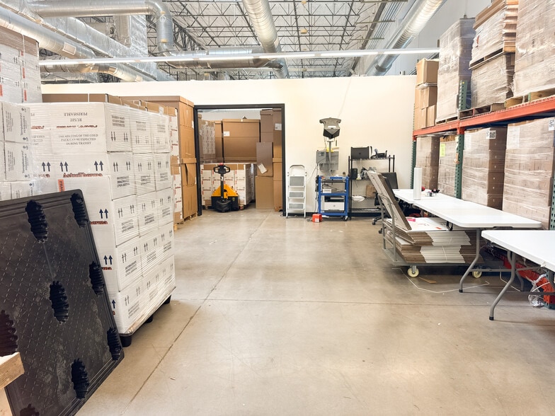 More Photos Of 4750 S 44th Pl, Phoenix Research And Development For Lease