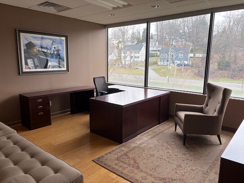More Photos Of 245 Saw Mill River Rd, Hawthorne Medical For Sale