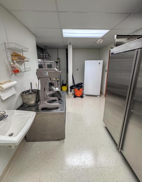 More Photos Of 2002 2nd St SW, Rochester Storefront Retail Office For Sale
