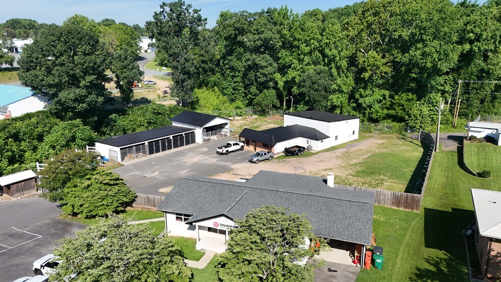 More Photos Of 2879 N Cannon Blvd, Landis Service For Lease