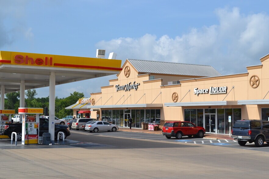 Primary Photo Of 461 N Harvey Mitchelle Pky, Bryan Service Station For Lease