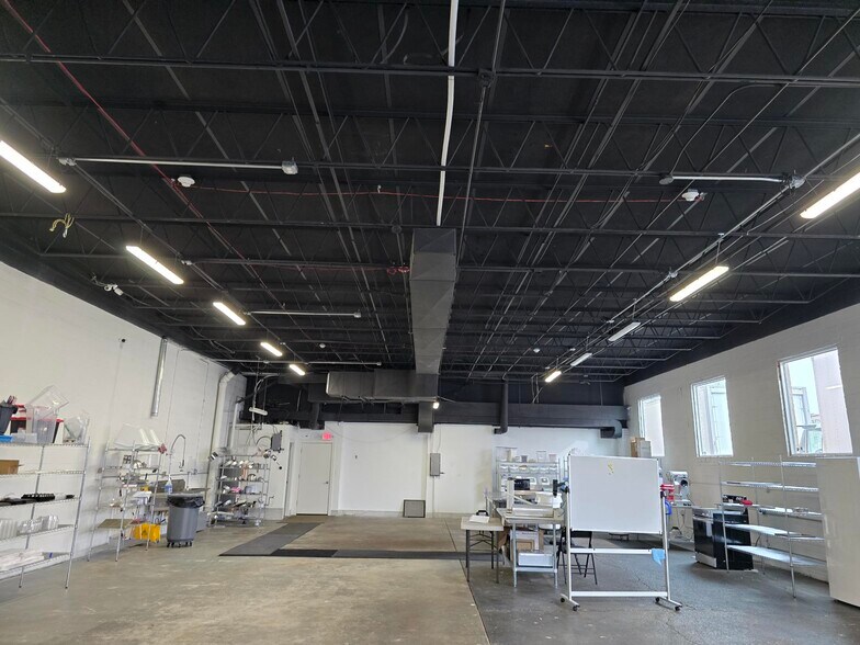 More Photos Of 8030 N Lawndale Ave, Skokie Warehouse For Sale