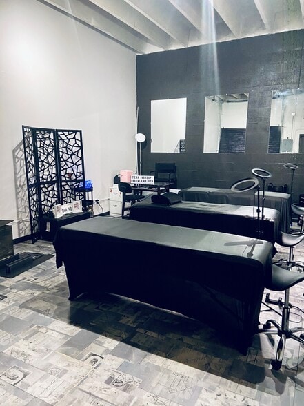 More Photos Of 1211 Okeechobee Rd, West Palm Beach Flex For Lease