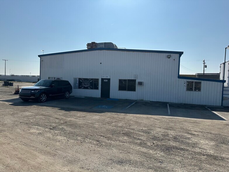 Primary Photo Of 2014 S Union Ave, Bakersfield Warehouse For Lease