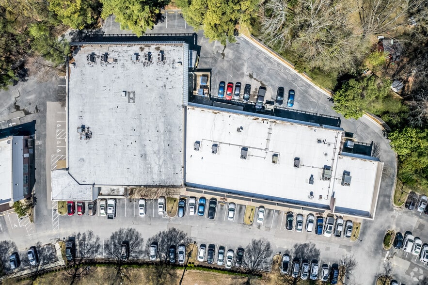 More Photos Of 7570-7604 W Farmington Blvd, Germantown General Retail For Lease