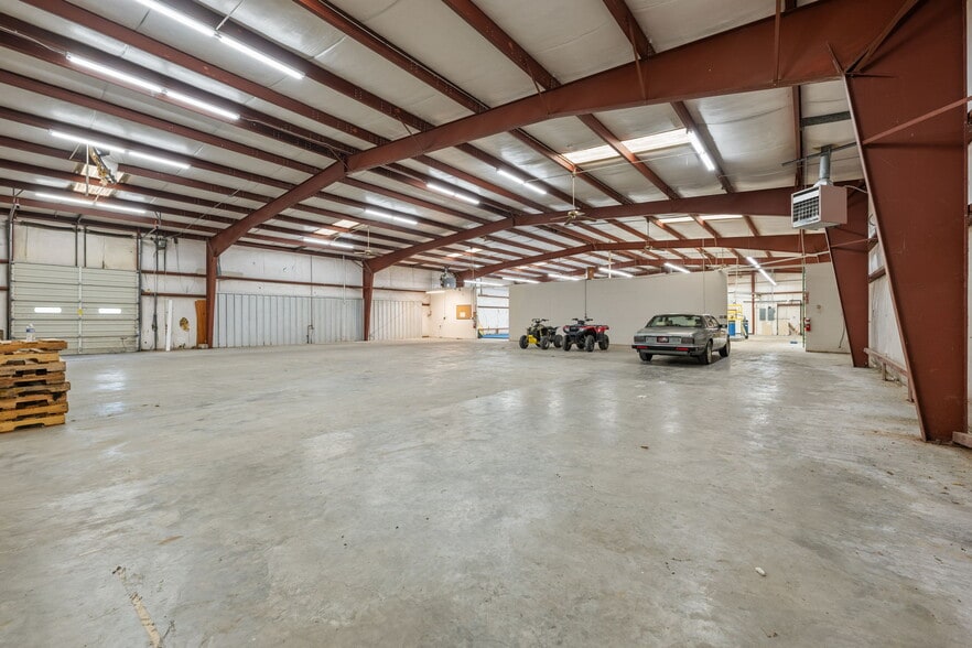 More Photos Of 2245 A Air Park Dr, Burlington Warehouse For Lease