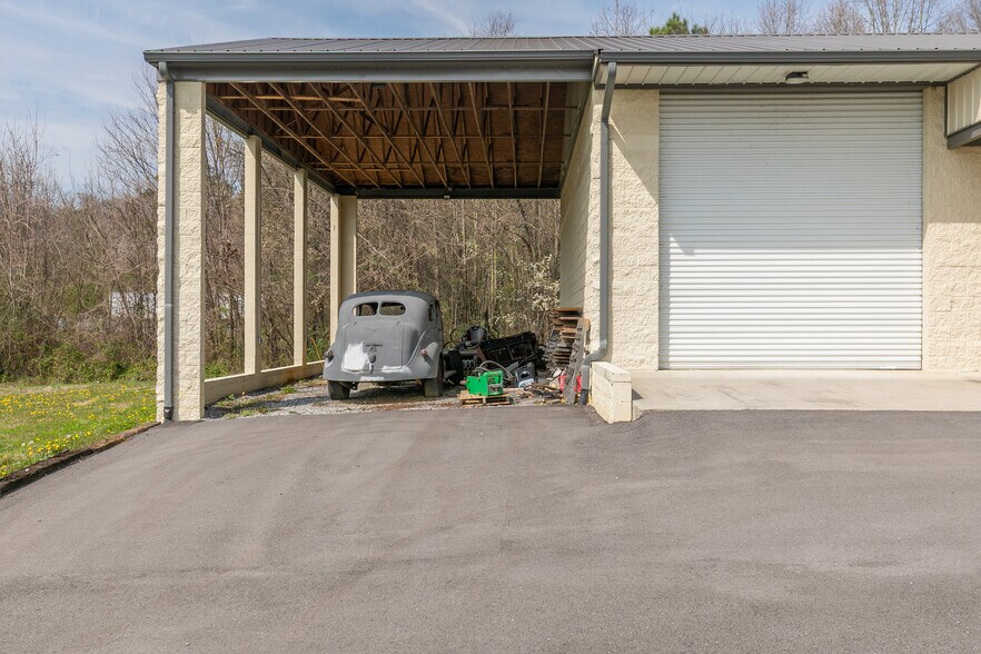 More Photos Of 2065 Cleveland Hwy, Dalton Flex For Sale