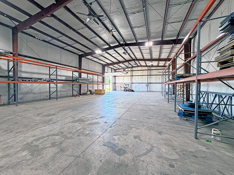 More Photos Of 205 N 44th St, Mount Vernon Showroom For Lease