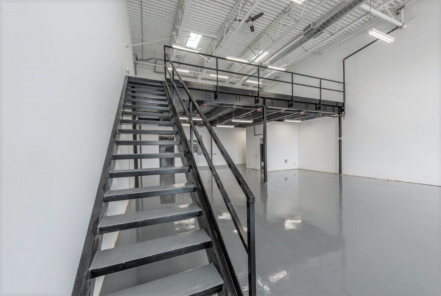 More Photos Of 6 Carlaw Ave, Toronto Showroom For Lease