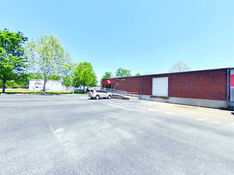 More Photos Of 2227 Southpark Dr, Murfreesboro Warehouse For Sale