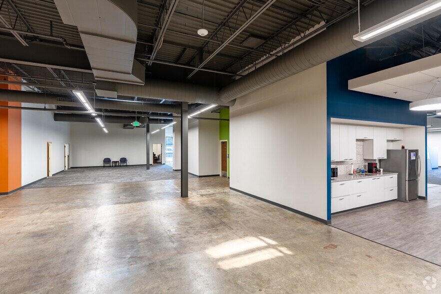 More Photos Of 7115 Standard Dr, Hanover Service For Sale