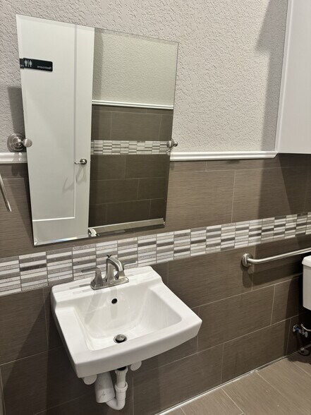 More Photos Of 5899 Preston Rd, Frisco Medical For Lease