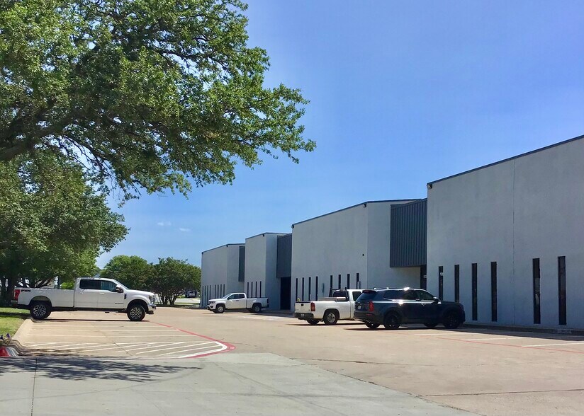 More Photos Of 808 S Blue Mound Rd, Fort Worth Unknown For Lease