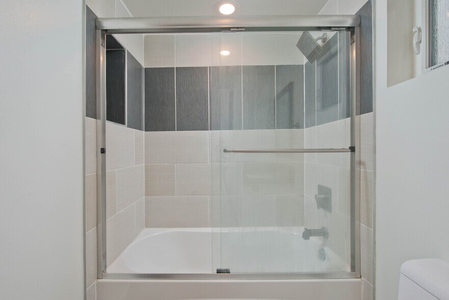 More Photos Of 635 N Harvard Blvd, Los Angeles Apartments For Sale