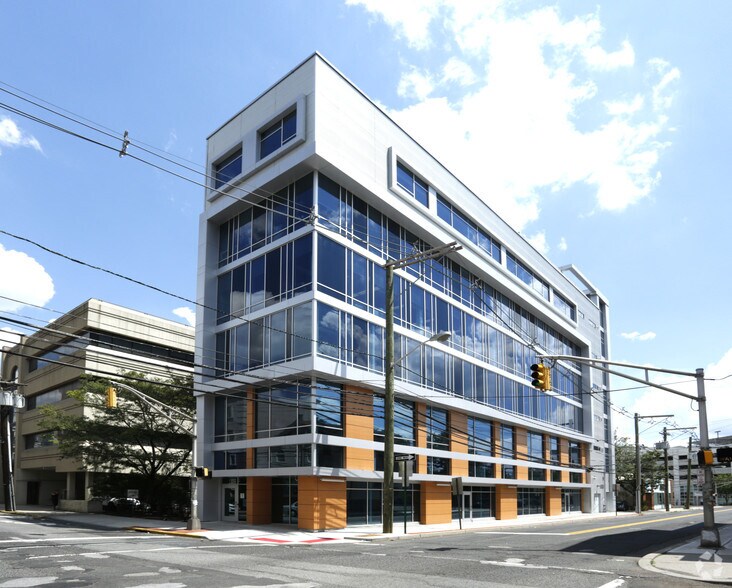 Primary Photo Of 104 Bayard St, New Brunswick Medical For Lease