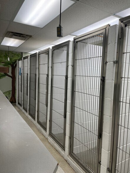 More Photos Of 40696 Garfield Rd, Clinton Township Veterinarian Kennel For Sale