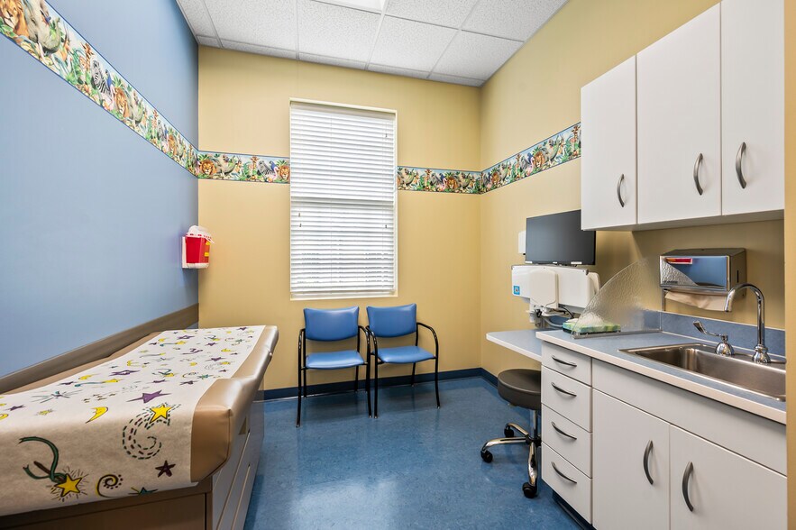 More Photos Of 114 Kinderton Blvd, Bermuda Run Medical For Sale