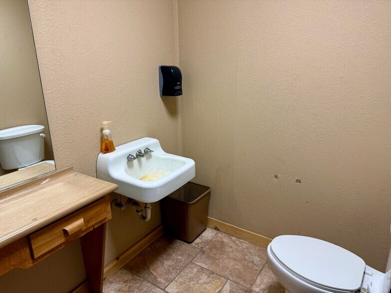 More Photos Of 801 Harrison Ave, Lorenzo Office For Sale