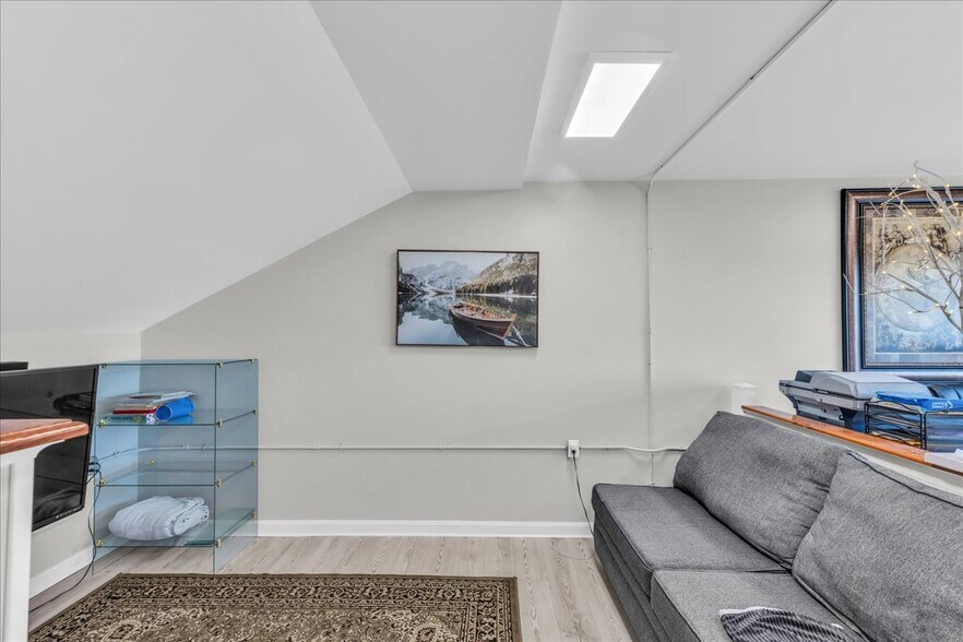 More Photos Of 357 W Main St, Searsport Freestanding For Sale