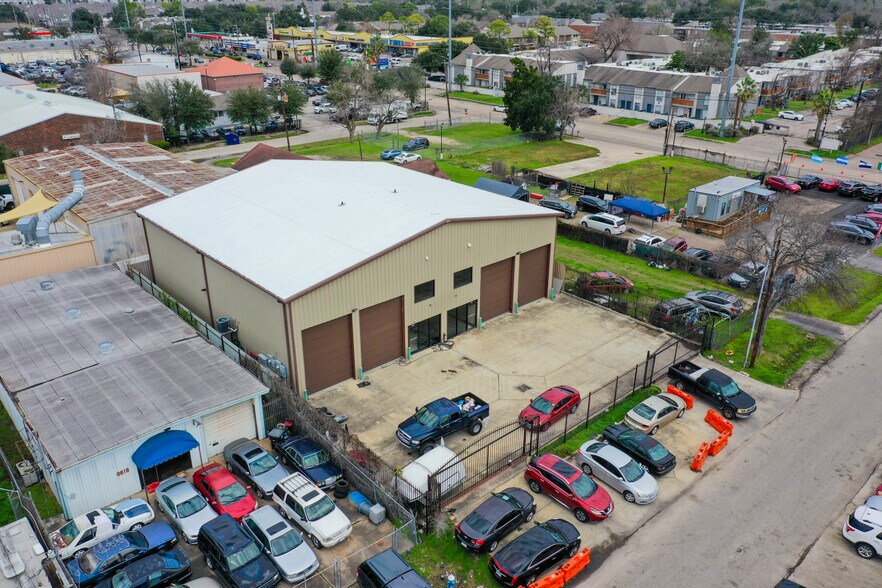 Primary Photo Of 8614 Pagewood Ln, Houston Warehouse For Sale