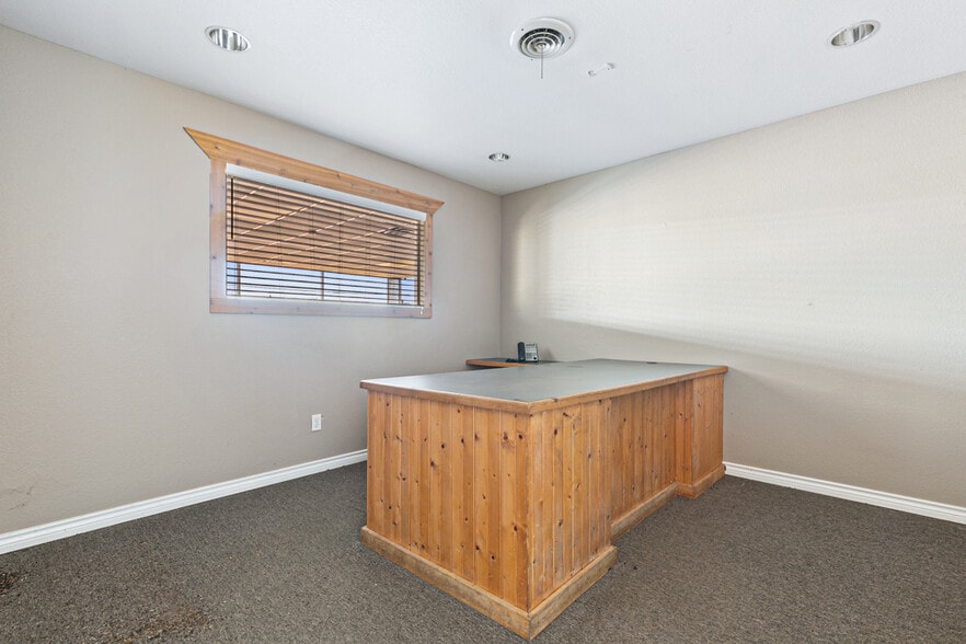 More Photos Of 5878 W US Highway 80, Terrell Showroom For Sale