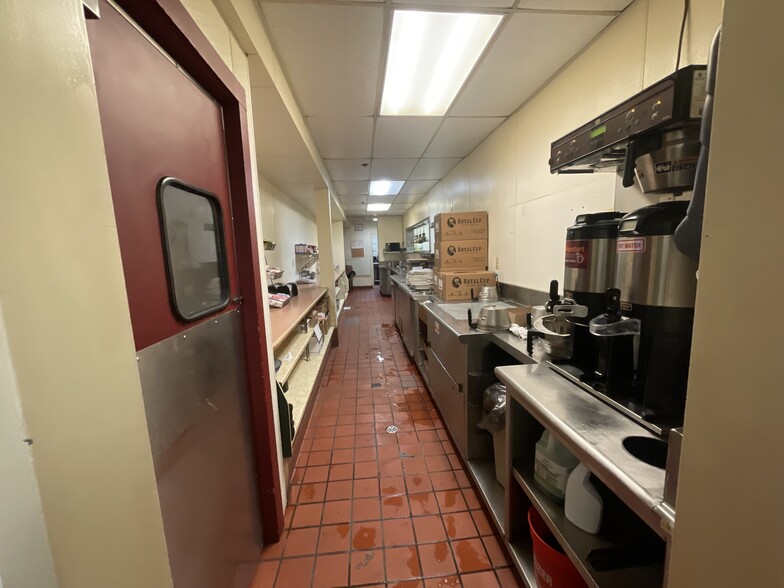 More Photos Of 111 E March Ln, Stockton Hotel For Lease