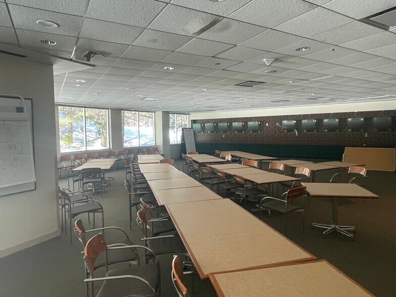 More Photos Of 11 Northeastern Blvd, Salem Office For Lease