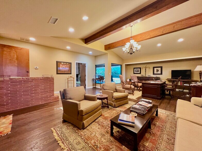 More Photos Of 614 Oak Ave, Sulphur Springs Office For Sale