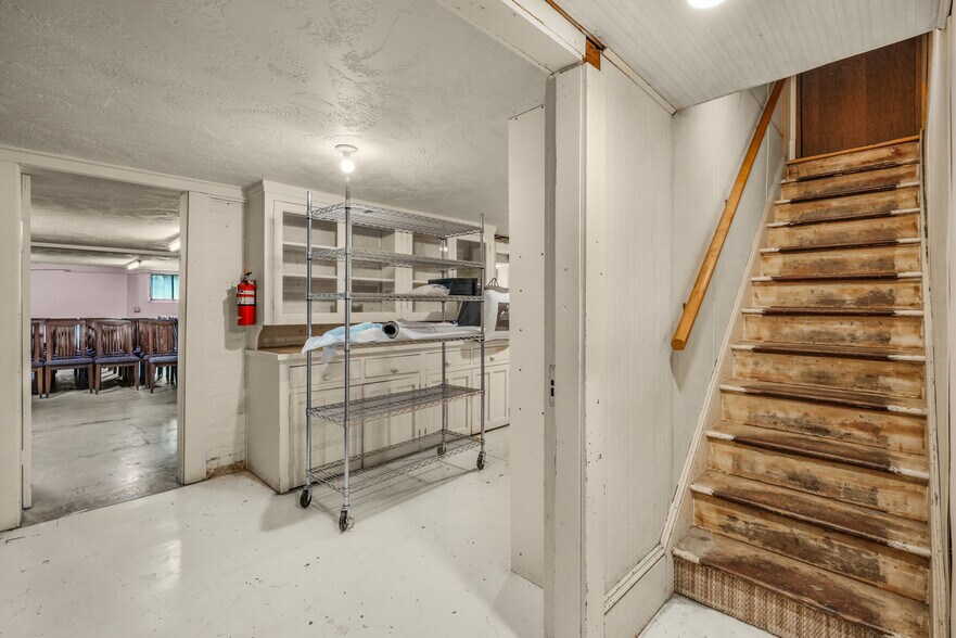 More Photos Of 233 SE 4th St, Pendleton Restaurant For Sale