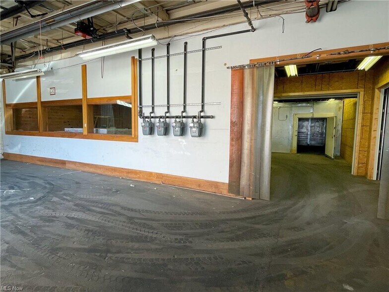 More Photos Of 8110 Lake Ave, Cleveland Manufacturing For Lease