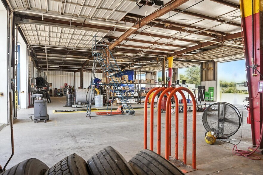 More Photos Of 400 Mound City Rd, West Memphis Service For Sale