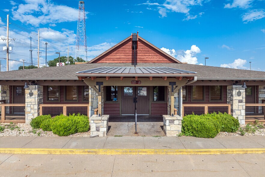 More Photos Of 3704 Faraon St, Saint Joseph Restaurant For Lease