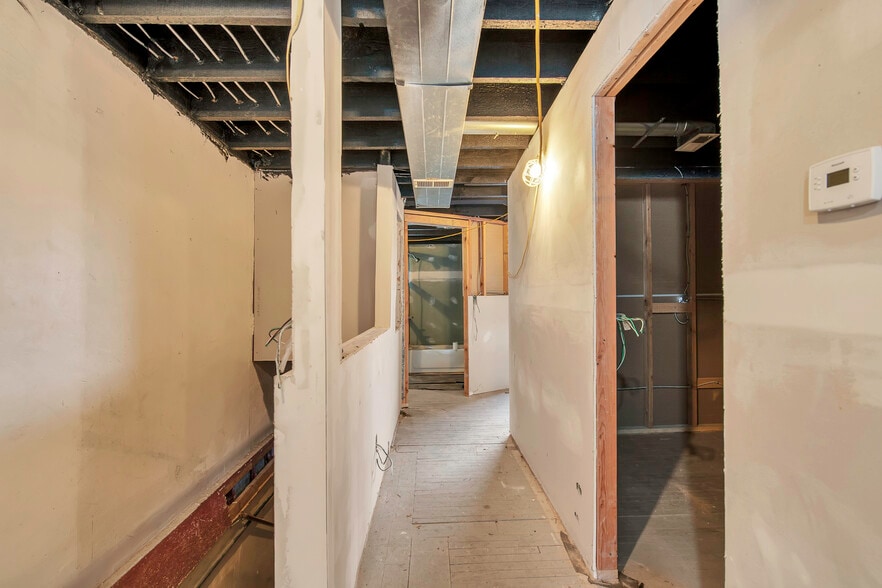 More Photos Of 6 N Saginaw St, Pontiac Storefront Retail Residential For Sale