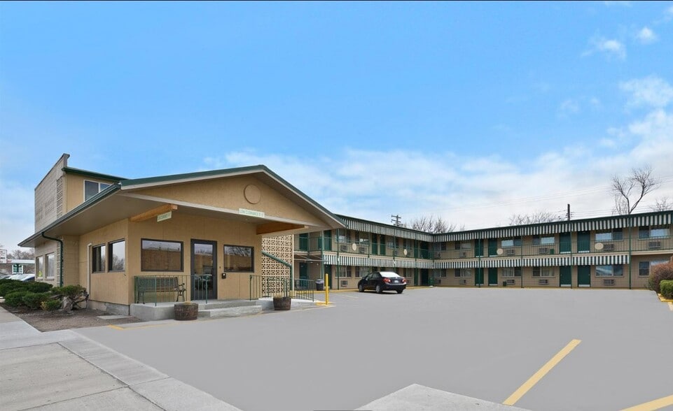 Primary Photo Of 602 E 4th St, North Platte Hotel For Sale