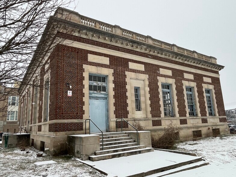 More Photos Of 27 Washington St, Biddeford Office For Sale