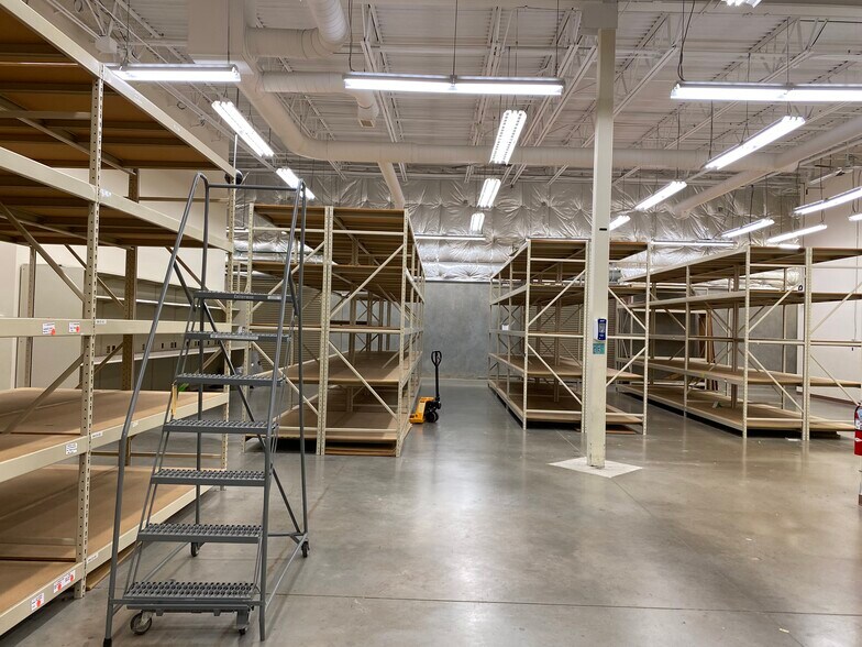 More Photos Of 4170 Lafayette Center Dr, Chantilly Light Distribution For Sale