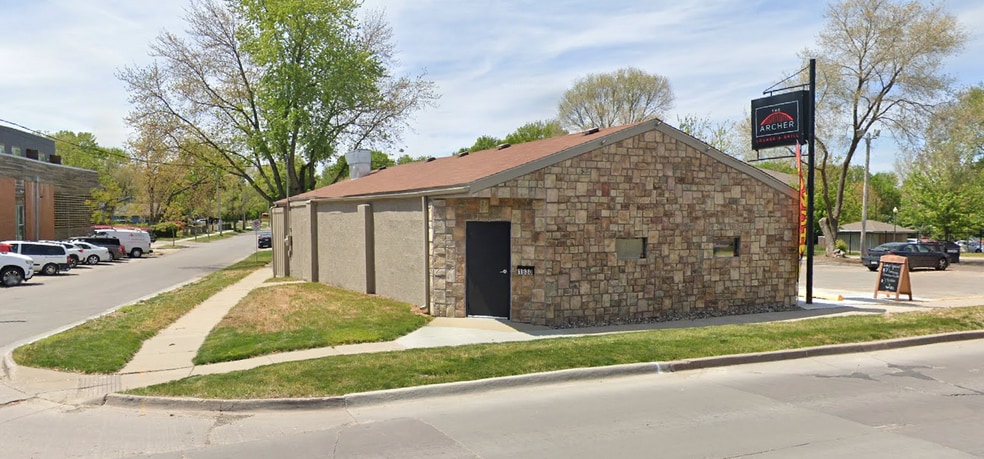 Primary Photo Of 1930 SE 6th St, Des Moines Restaurant For Sale