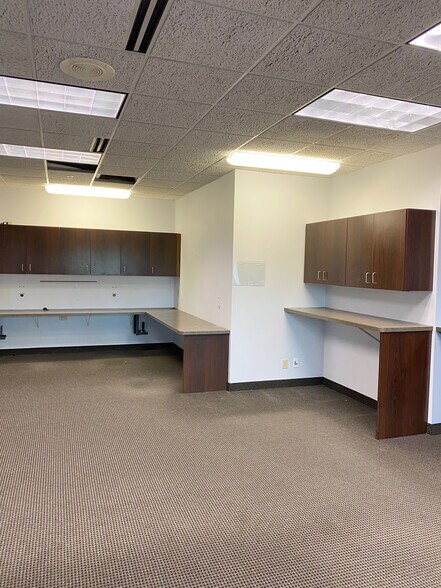 More Photos Of 941 Hillwind Rd NE, Minneapolis Medical For Lease