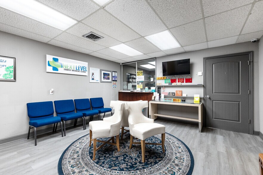 More Photos Of 604 S 77 Sunshine Strip, Harlingen Office For Sale