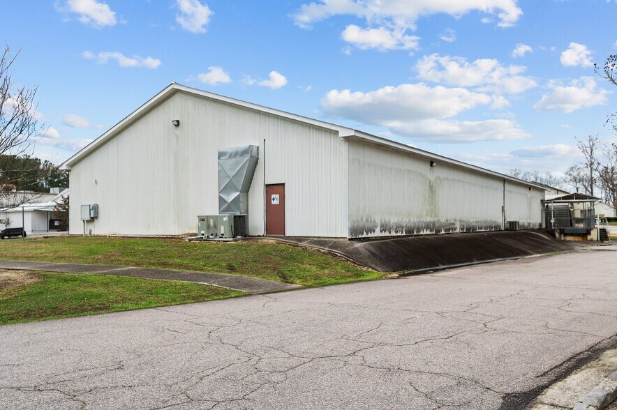 More Photos Of 951 Wendell Blvd, Wendell Manufacturing For Sale