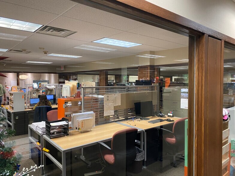 More Photos Of 38 Corporate Cir, Albany Distribution For Lease