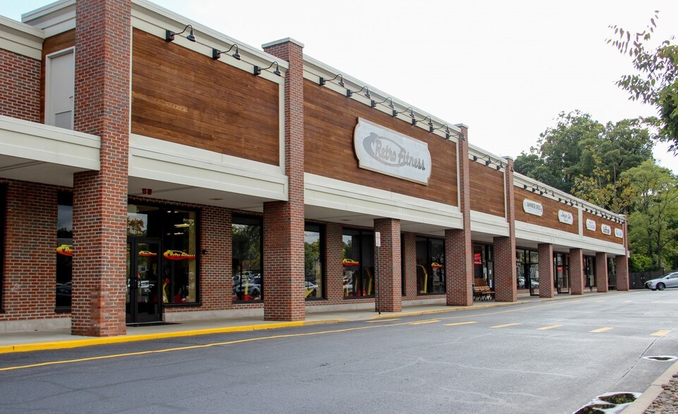 More Photos Of 272-300 S Main St, New City Storefront For Lease