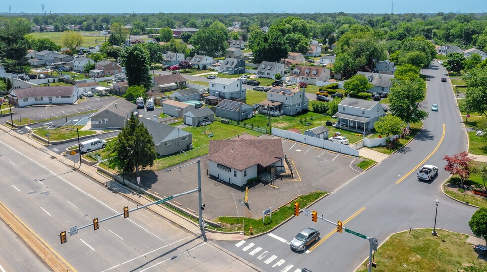 More Photos Of 1321 Veterans Hwy, Bristol Office For Sale