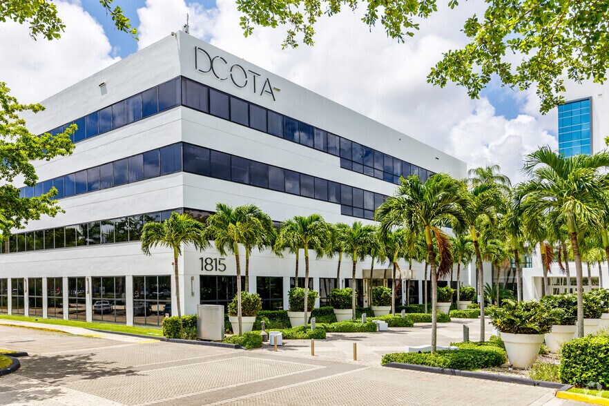 More Photos Of 1815 Griffin Rd, Dania Beach Office For Lease