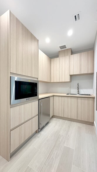 More Photos Of 6700 NE 2nd Ct, Miami Warehouse For Sale