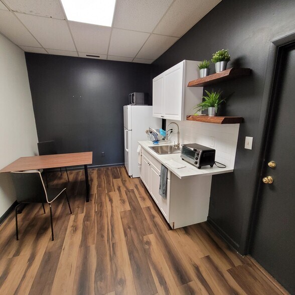 More Photos Of 225 State Route 23 S, Hamburg Office For Lease