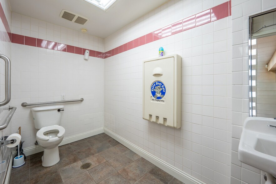 More Photos Of 2840 Ligonier St, Latrobe Office For Sale