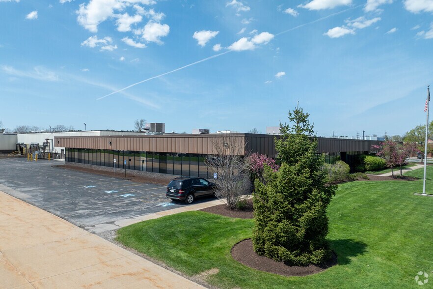 Primary Photo Of 6000 Cochran Rd, Solon Warehouse For Lease