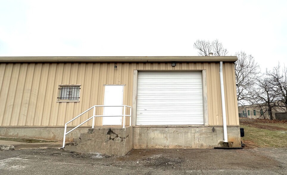More Photos Of 16 NW 65th St, Oklahoma City Light Manufacturing For Lease
