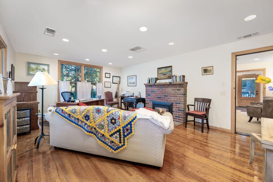 More Photos Of 825 Zion St, Nevada City Office For Sale